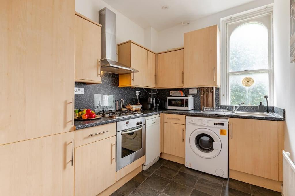 2 Bedroom Flat In St Johns Wood ロンドン エクステリア 写真