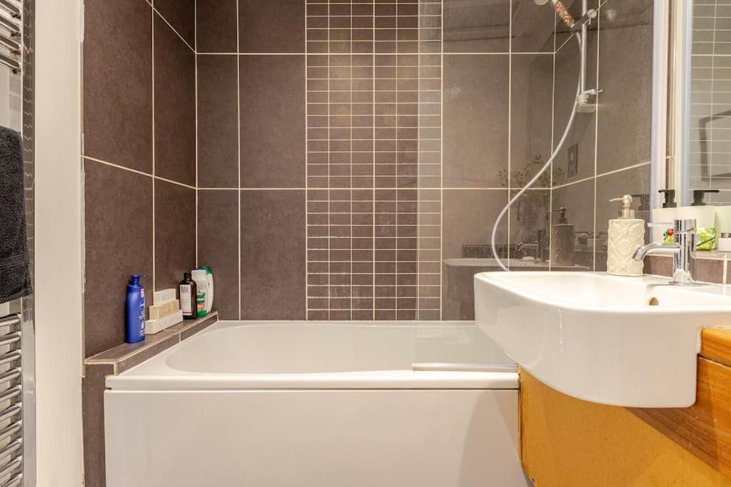 2 Bedroom Flat In St Johns Wood ロンドン エクステリア 写真
